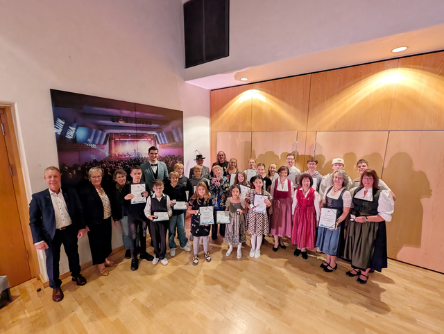 Die Stadt Günzburg würdigte das herausragende ehrenamtliche 
Engagement zahlreicher Kulturtätiger sowie erfolgreicher Musikschüler. | Foto: Annika Bierweiler/ Stadt Günzbur