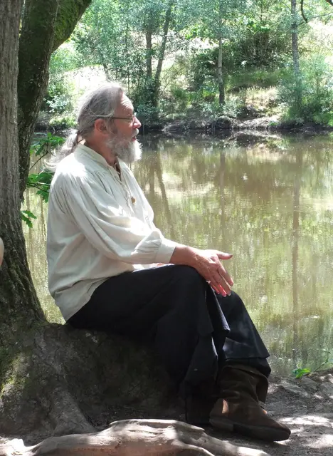 2 - Ein Druide? am See "Feenspiegel" im Tal ohne Rückkehr "Val sans Retour" | Foto: GvMeegen