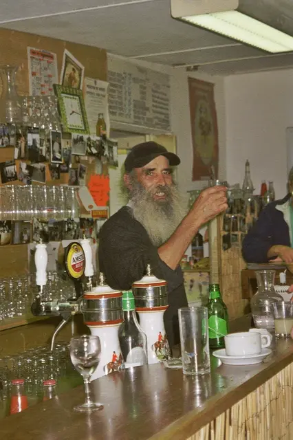 5 – Ein Druide? Unser Campingplatzwirt in Locmariaquer. Sammelte am frühen Morgen Meeresfrüchte und servierte diese am Abend seinen Gästen.  | Foto: GvMeegen