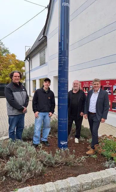 (Von links) Kulturamtsleiter Dr. Stefan Siemons, Nick Maier, Konni Bigelmayr, Erster Bürgermeister Martin Brenner.  
