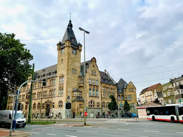 Unter dem Motto „Fly Me To The Moon“ nehmen die bekannte Duisburger Band R.L. Madison und der britische Sänger Joel Handley ihr Publikum im Ratskeller des Hamborner Rathauses mit auf eine musikalische Reise in die Welt des legendären „Rat Pack“.
Foto: Reiner Terhorst