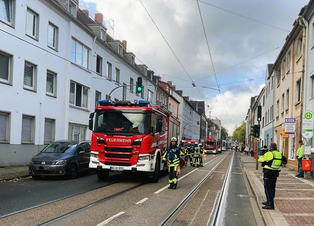 Um 11:42 Uhr wurde die Feuerwehr zu einem Wohngebäude an der Bochumer Straße in Bochum-Wattenscheid alarmiert.  | Foto: Feuerwehr Bochum