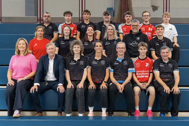 Ein Großteil der Trainer und Funktionäre der Handball-Abteilung. | Foto: Amos Oberle