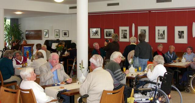Vernisage zur Fotoausstellung im Pflegeheim - ein öffentliches Ereignis in Eichenau