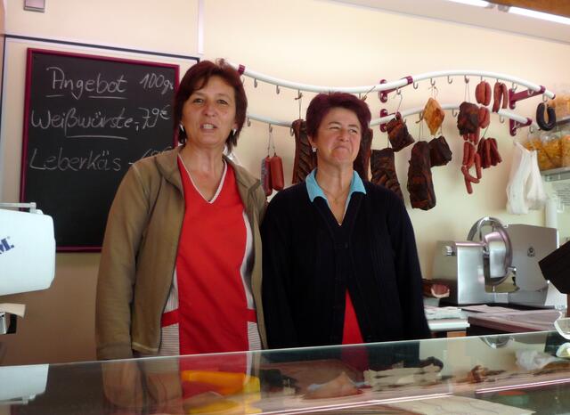 Luzia Krieger verkauft Fleisch und Wurst aus eigener Herstellung