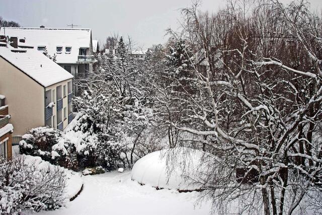 Kein Ufo in Nachbars Garten - es ist ein Schwimmbad!