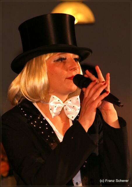Moderatorin Melanie Henschel als Marlene Dietrich