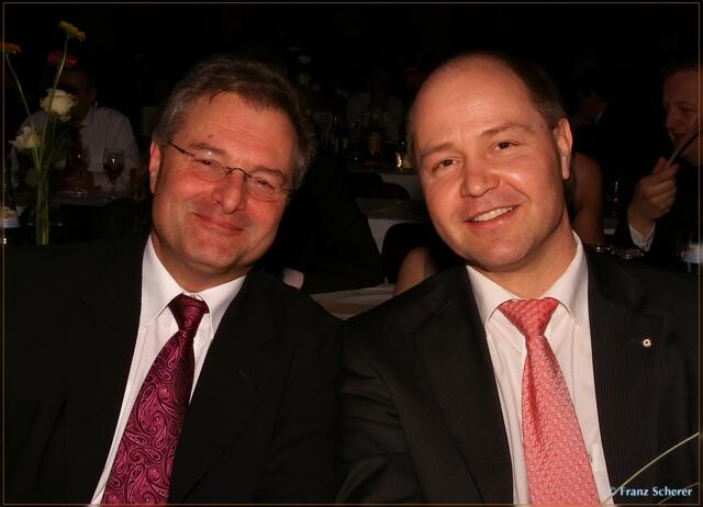 von links: Stadtrat Peter Gürtler und Friedberger Finanzreferent Wolfgang Schuß
