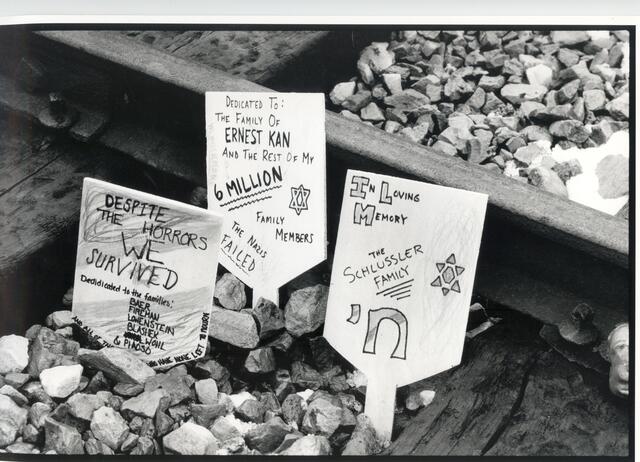 Bahnrampe in Auschitz, March of the living, 1996 | Foto: Genehmigung von Daniel Biskup