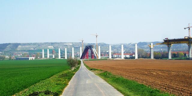 25.4.2010 .... Blick von der KAP - Straße Richtung Wetzendorf !