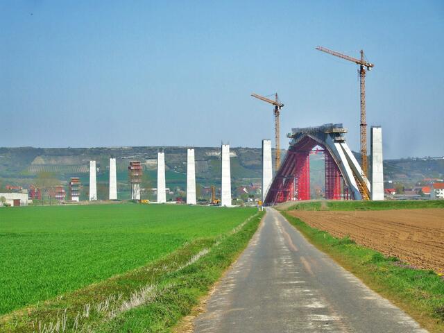 25.4.2010 .... Blick von der KAP - Straße Richtung Wetzendorf !