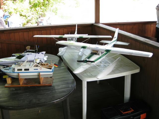 Zwei der drei Wasserflugzeuge.