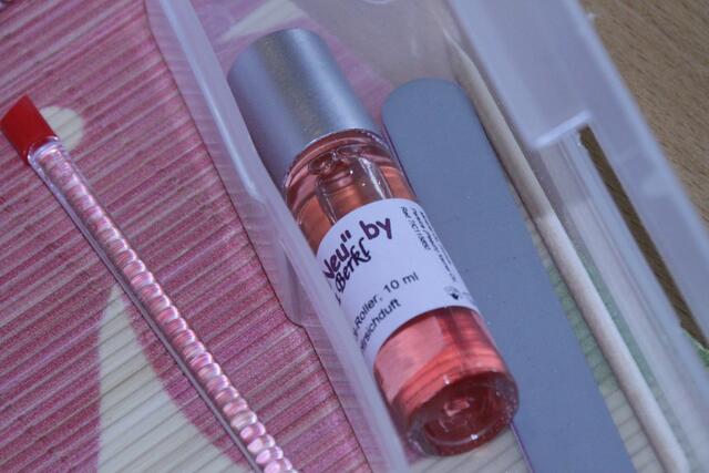 Damit die Mädels sich auch daheim pflegen können bekamen sie Handwerkszeug mit nach Hause..für die Nägel.. und