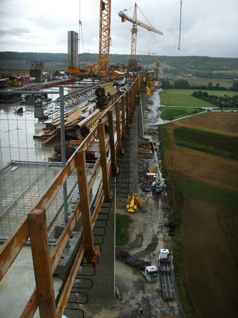 27.8.2010   Auf der Brücke