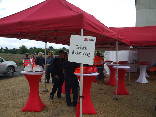 27.8.2010   Erstbesteigund der ICE-Brücke bei strömenden Regen