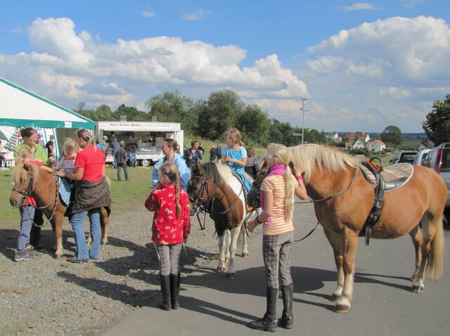 Ponyreiten - Familie Biecker vom Philippshof, Amöneburg