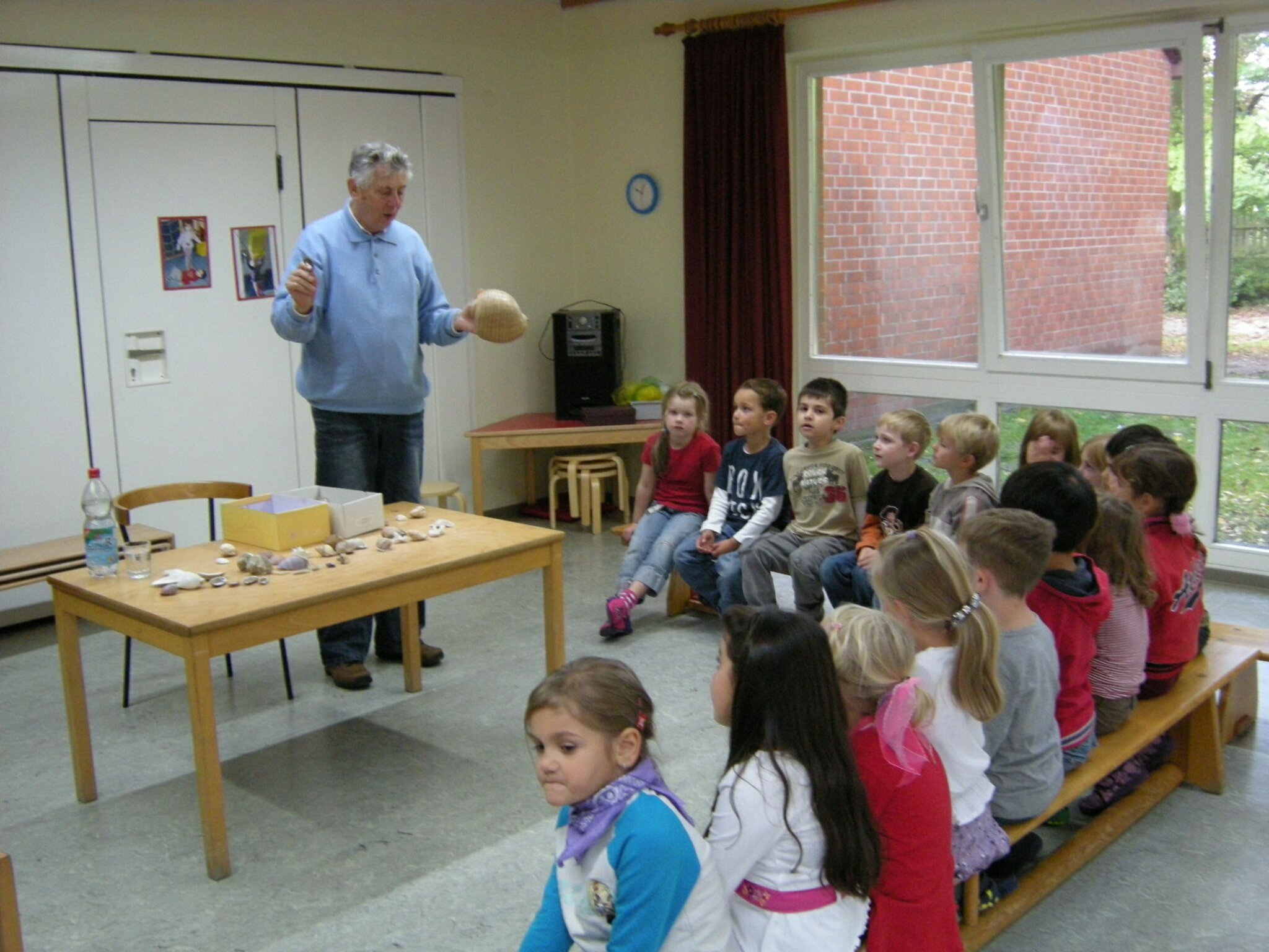 Vortrag über Muscheln und Meeresschnecken im Kindergarten Lehrte.