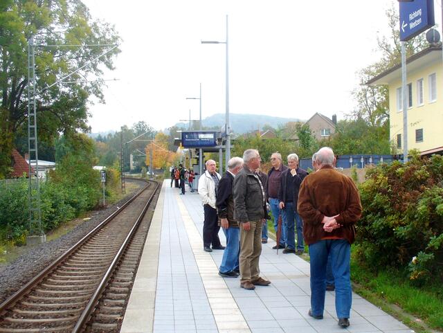 Wir warten auf den Zug