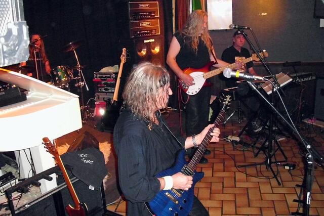 v.l. Sven Petersen (Drums), Dete Klamann, Rolf Vatteroth, Dr. Bogarth