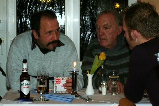 myheimat-Reporter im Gespräch aus allen Teilen des Landkreises: Ralph Busch (Landau), Felix Nawrotzki (Hatzfeld), Mike Schwarz (Viermünden). Und der Fotograf kommt aus Netze: Heinrich Kowalski. | Foto: Heinrich Kowalski