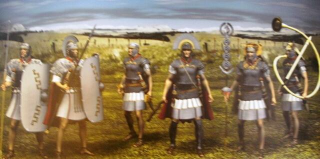 Römische Legionsmitglieder | Foto: Schaukasten röm. Museum Augsburg