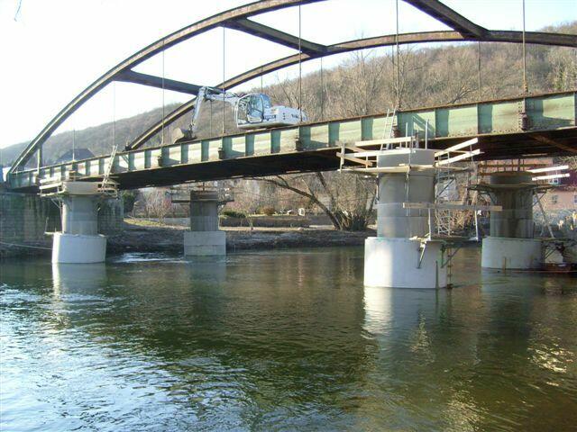 Betonringe für das Grundfundament wurden gesetzt und zum Gießen vorbereitet.