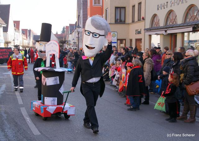Friedberger Faschingsumzug 2011 - Günter Weber bezauberte mit 'Peterchens Zauberhut'