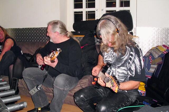 Hannover 18.03.11 - Rolf Vatteroth und Dete Klamann wärmen sich auf