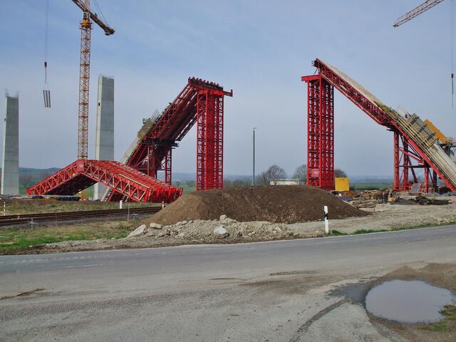 4.4.2011  Straßenbogen !