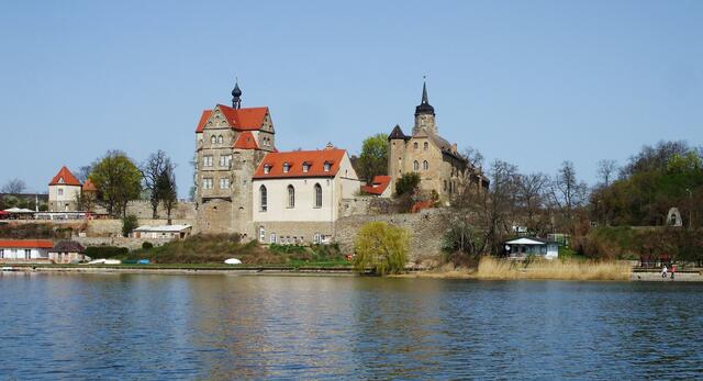 Schloß Seeburg vom See aus !