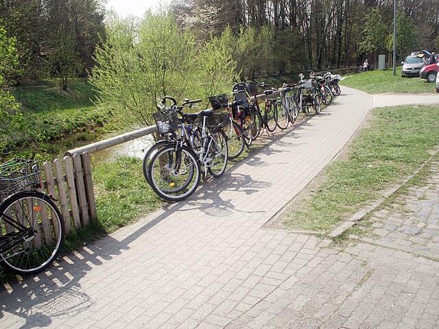 viele waren mit Fahrrädern unterwegs