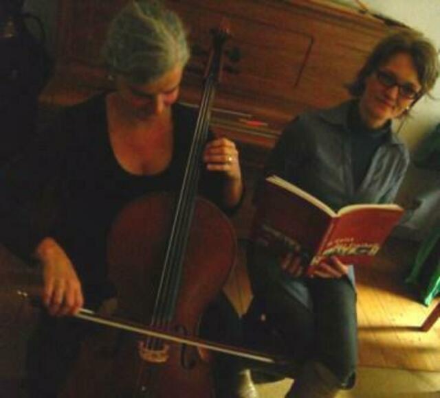 Entwickeln den literarisch-musikalischen Brückenschlag der Lecture_Offenbach in Hamburg: Cellistin Krischa Weber, Hamburg, und Paula Kuhn, Lecture_Offenbach.