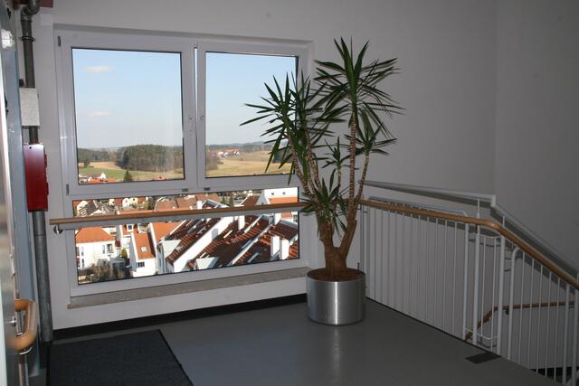 ...Blick aus dem neuen Treppenhaus...