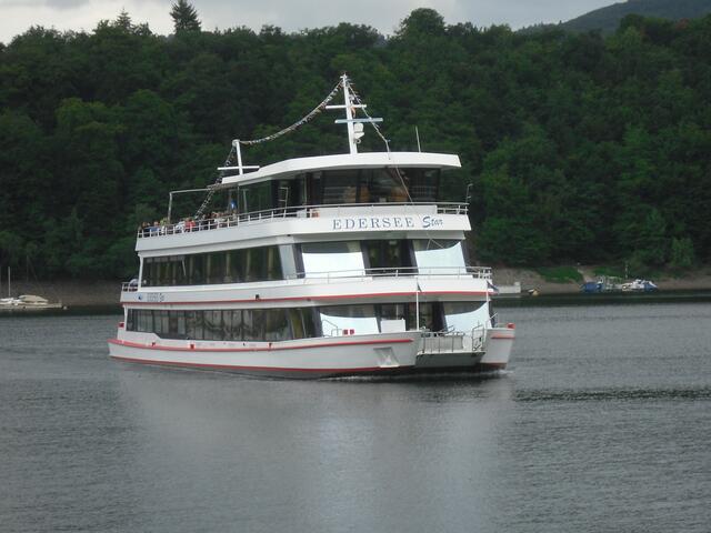 Mit dem Schiff geht die DRK-Fahrt über den Edersee