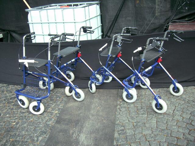 Die Orginal Rollators standen neben der Bühne