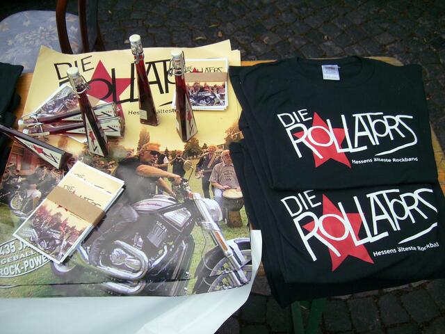 Für die Fan`s gibt es T-Shirts und mehr zu kaufen