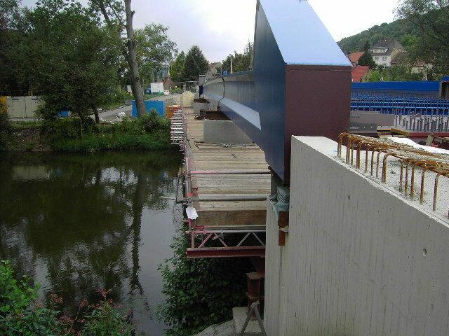 Gegen die alte Brücke sieht das hier schon sehr stabil aus.