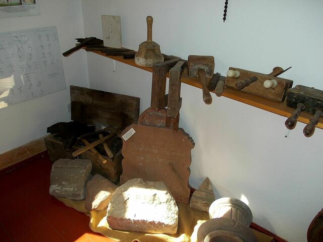 Steinhauerwerkzeug im Heimatmuseum