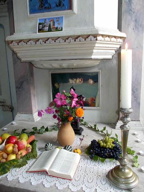 25.9.2011 .... rechte Seite vom Altar !
