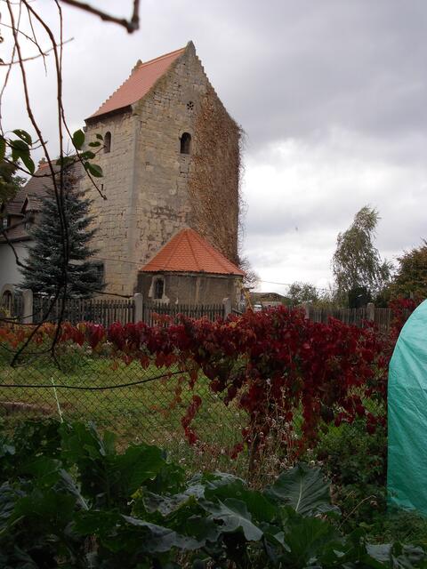 Krawinkler Kirche in Herbstfarben