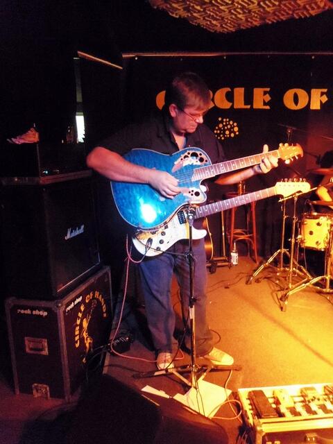 Reiner Nold - eine Gitarre ist nicht genug :-)