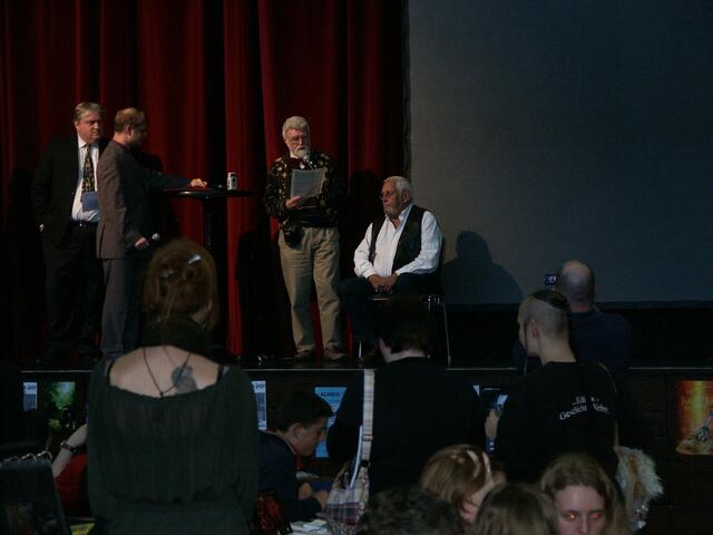 sitzend Wolfgang Jeschke, Gewinner des Deutschen Science Fiction Preises