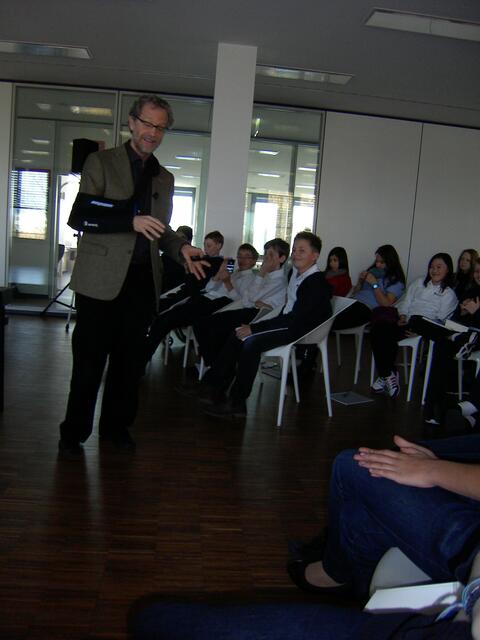 Fine convention* A talk with Ridley Pearson at Strothoff International School about how to become an author.