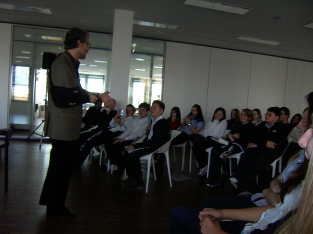 Fine convention* A talk with Ridley Pearson at Strothoff International School about how to become an author.