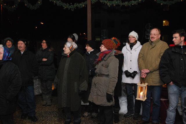 ...Lebendiger Advent - am 02.12.2010, gemeinsames Adventslieder singen...