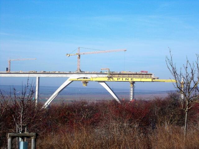 29.11.2011  Straßenüberquerung (Bahnübergang in Karsdorf)