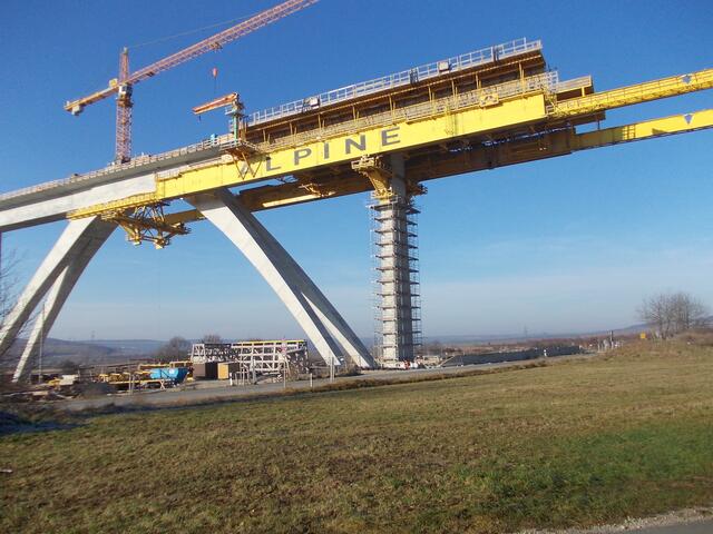 29.11.2011  Straßenüberquerung (Bahnübergang in Karsdorf)