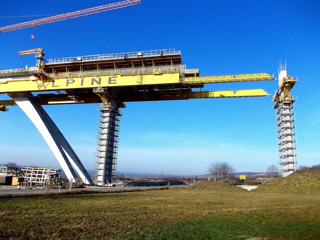29.11.2011  Straßenüberquerung (Bahnübergang in Karsdorf)