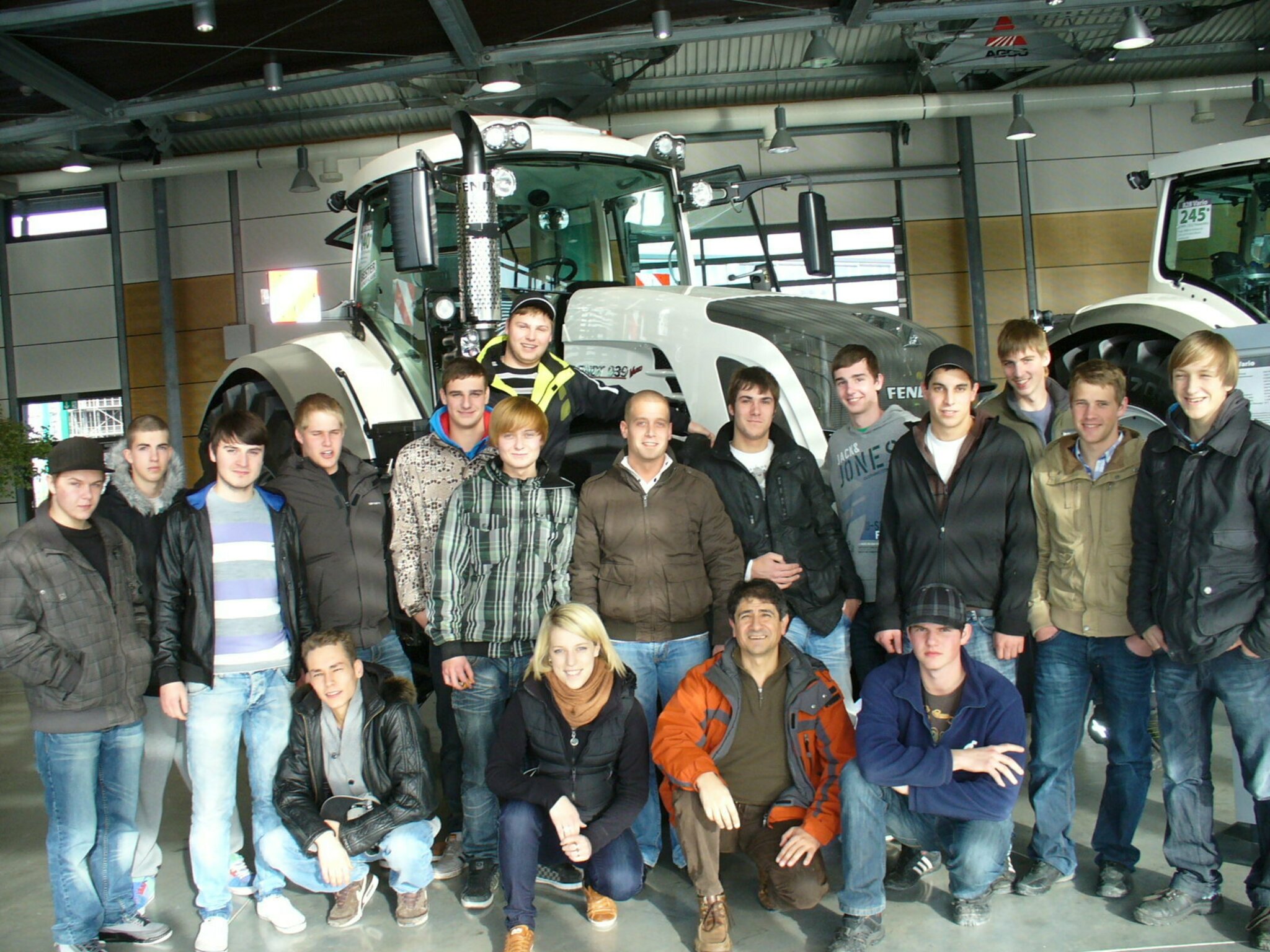 Lehrlinge besuchen Firma AGCO Fendt