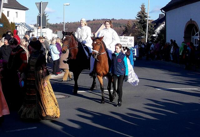 Aschenputtel und .... ?
